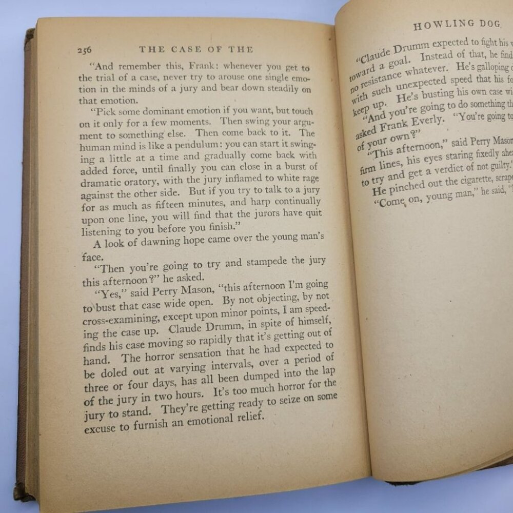 The Case Howling Dog Book 1934 Erle Stanley Gardner 1946‎ Hardcover Triangle - Picture 3 of 11